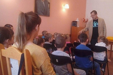 „Kotki – Psotki” na spotkaniu z Andrzejem Markiem Grabowskim w bibliotece